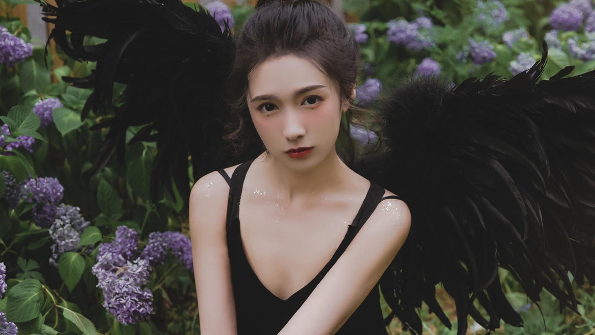 世界杯球迷狂欢：场外也精彩纷呈，世界杯官方用球